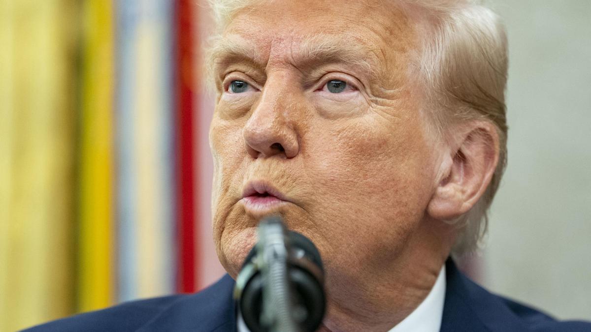 Trump: "Que los hombres puedan competir en deportes femeninos es ridículo y muy injusto para las mujeres"