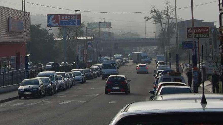 Avenida de Sanguiñeda, donde se ubica la nueva zona azul. // FdV