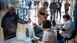 Vacunación contra el covid en la Fira de Cornellà.