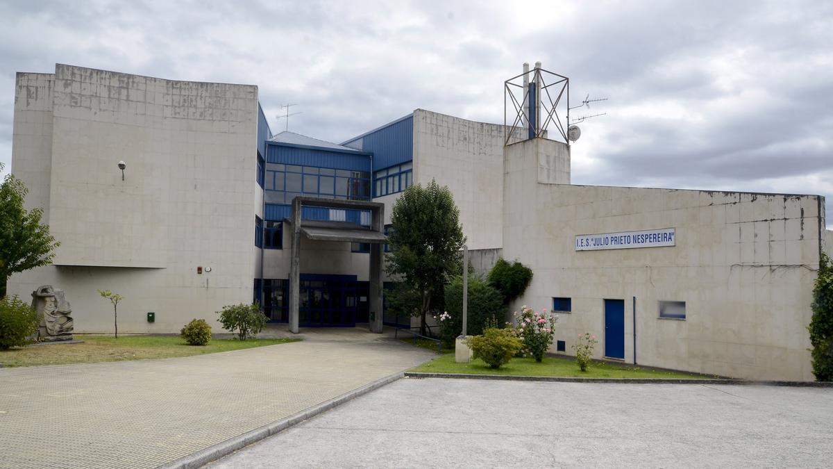 IES Julio Prieto Nespereiro de Ourense donde ha muerto un adolescente tras la caída de un muro.