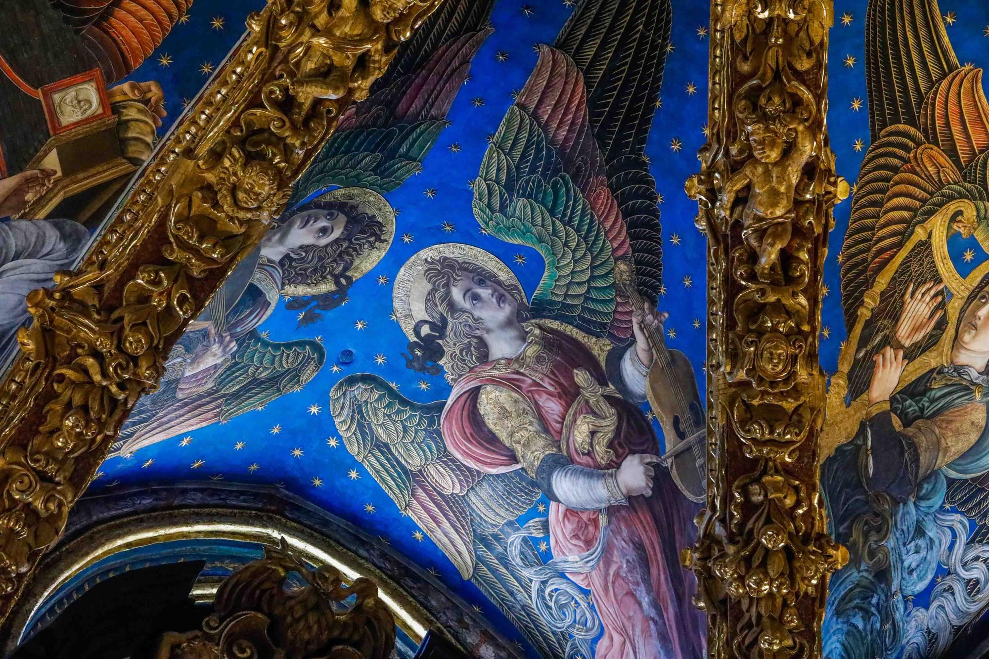 Disfruta los detalles de los "ángeles músicos" de la Catedral