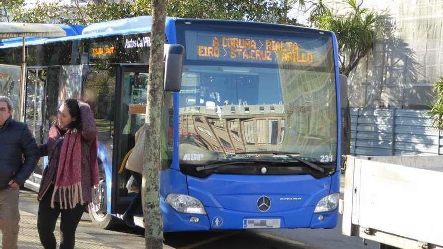 Autobús de la empresa Cal Pita en Santa Cruz.