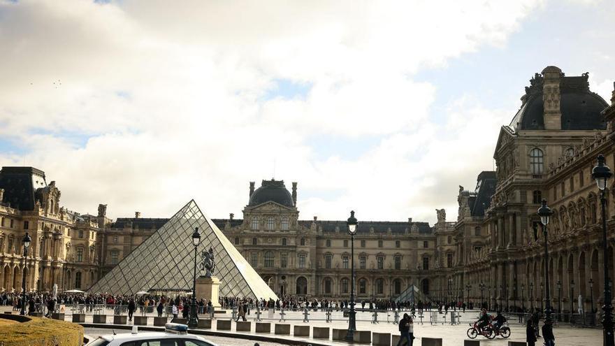 La Policía destapa un fraude de entradas y guías turísticas "a gran escala" en el Louvre