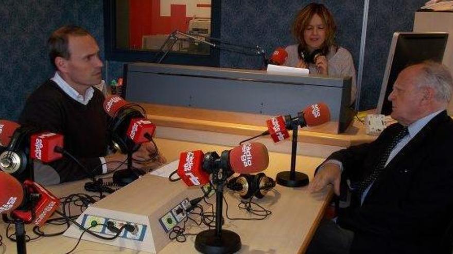 Tertúlia als estudis de Ràdio Berga, el 2015