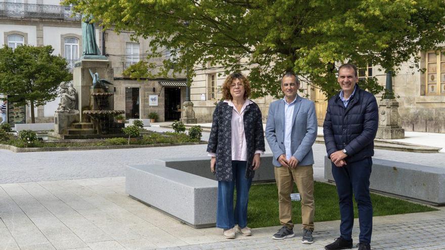 Tui lleva su Feira do Libro Galego a la nueva plaza de la Inmaculada