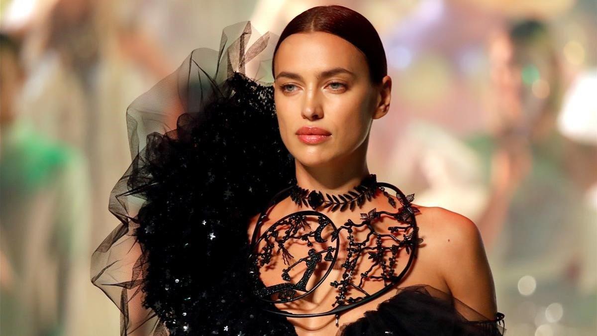 lmmarco51893672 model irina shayk presents a creation by designer jean paul 200128155024