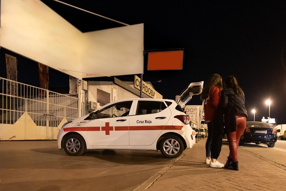 Más de medio millar de mujeres de 60 municipios de Córdoba reciben el apoyo de Cruz Roja.