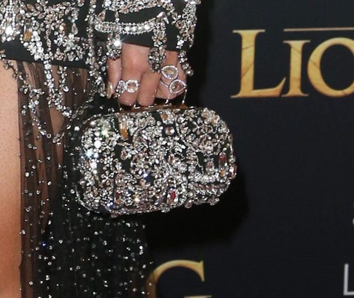 El clutch de pedrería de Beyoncé