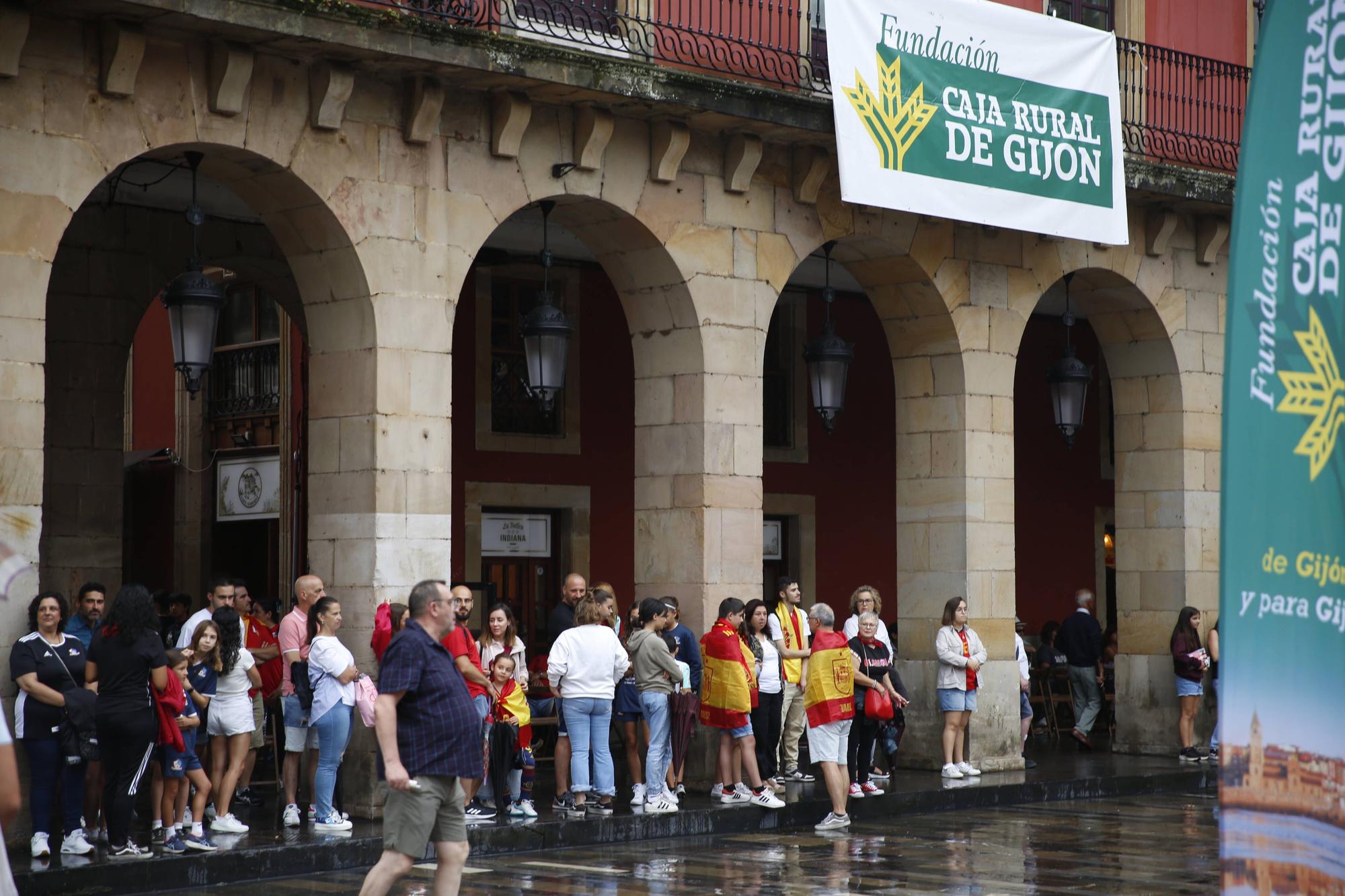 Gijón se vuelca (pese a la lluvia) animando a España en la final del Mundial de fútbol femenino