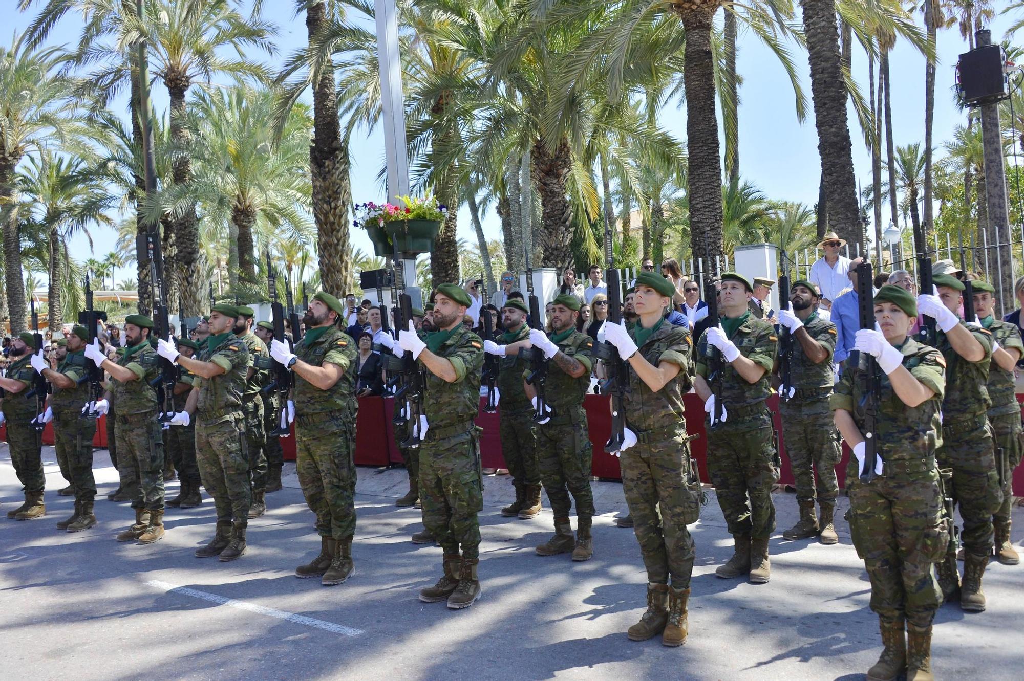 Más de 430 civiles juran la bandera en Elche