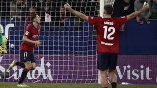 Un gol de Budimir da tres puntos a Osasuna y deja aún más hundido al Almería