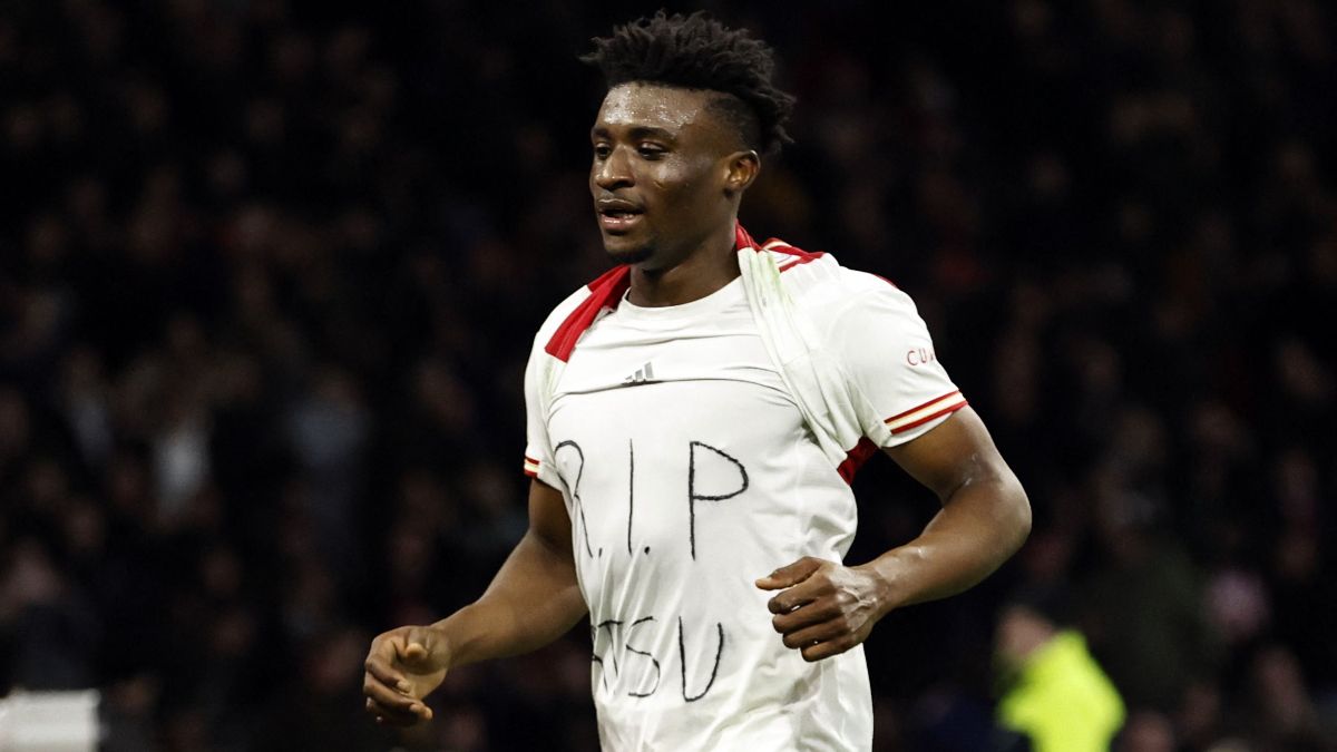 El jugador del Ajax rindió homenaje al ghanés que fue hallado sin vida como consecuencia de los terremotos en Turquía