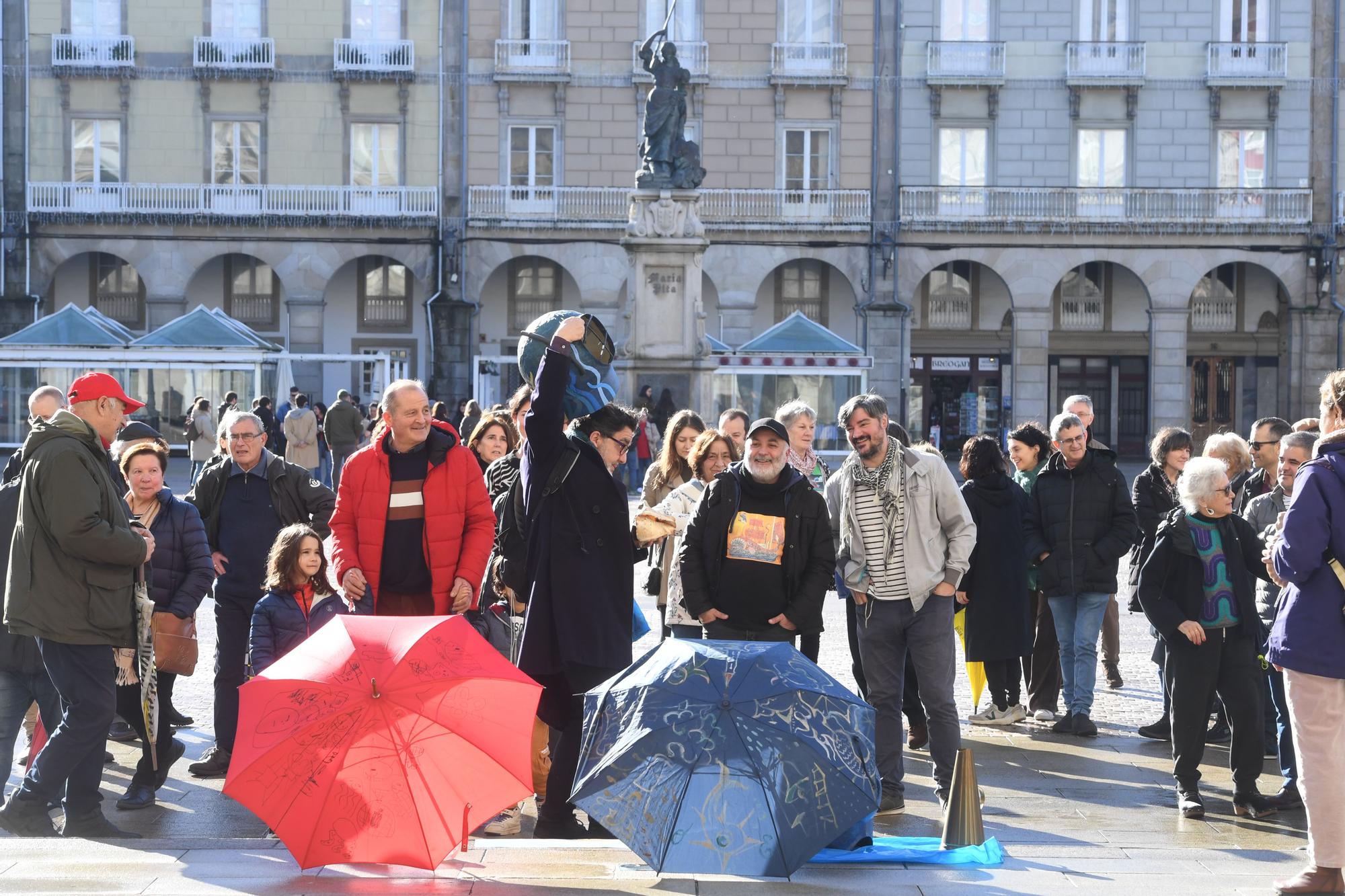 Concentración en A Coruña para exigir el acceso público a los murales de Lugrís en la calle Olmos