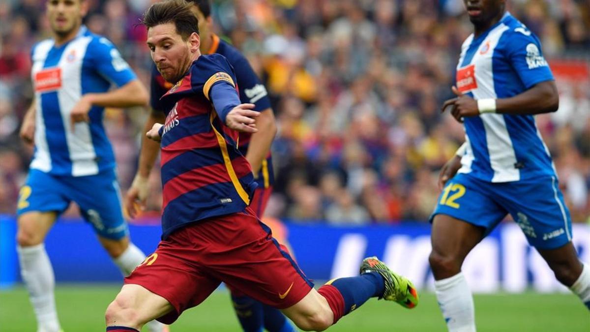 Leo Messi suele ser la gran pesadilla del Espanyol en los derbis