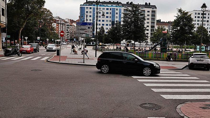 Cruce de las calles Orejas Sierra y José Cueto, donde se habilitará un punto de carga de vehículos eléctricos.