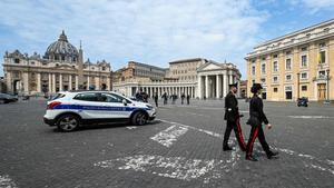 zentauroepp53112383 italian police patrols on piazza pope pius xii in rome at th200413173755