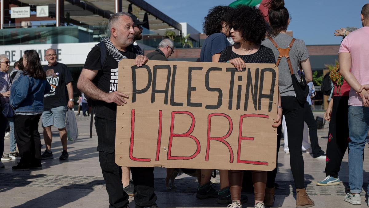 Protesta contra la llegada del buque Borkum a Cartagena, el pasado miércoles.