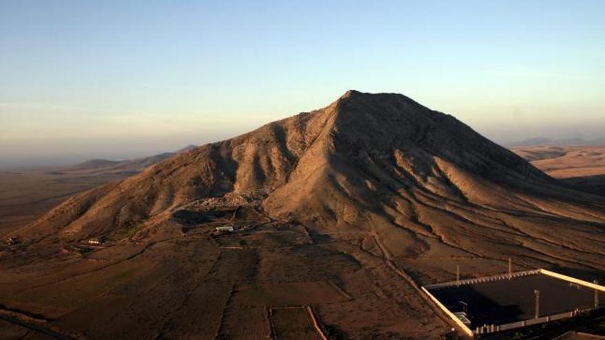 El Cabildo de Fuerteventura rechaza la consulta popular sobre Tindaya