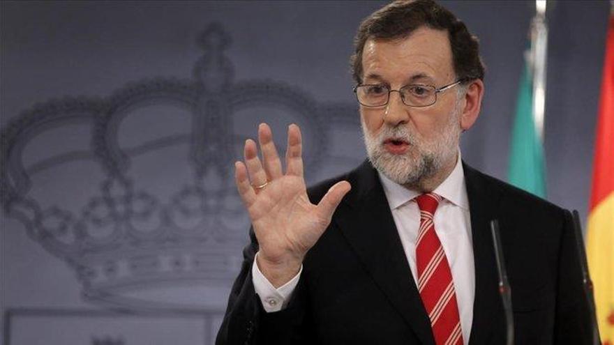 Rajoy pide un esfuerzo y afirma que un pacto PSOE-Cs daría una &quot;sólida mayoría&quot;