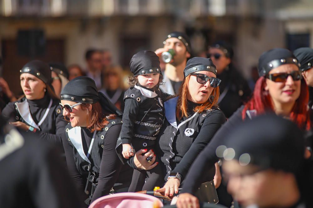 Orihuela celebra el tradicional Medio Año de la fiesta de Moros y Cristianos.