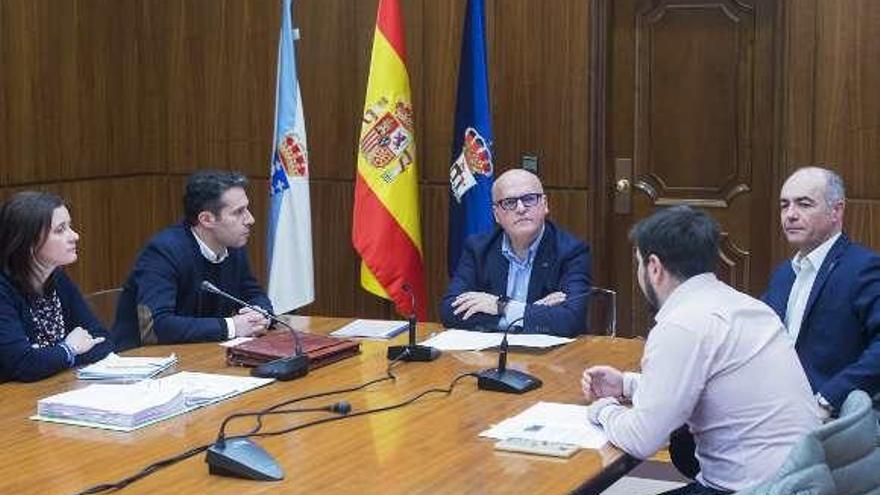 Manuel Baltar, reunido con directivos de MEISA y de Everis. // FdV