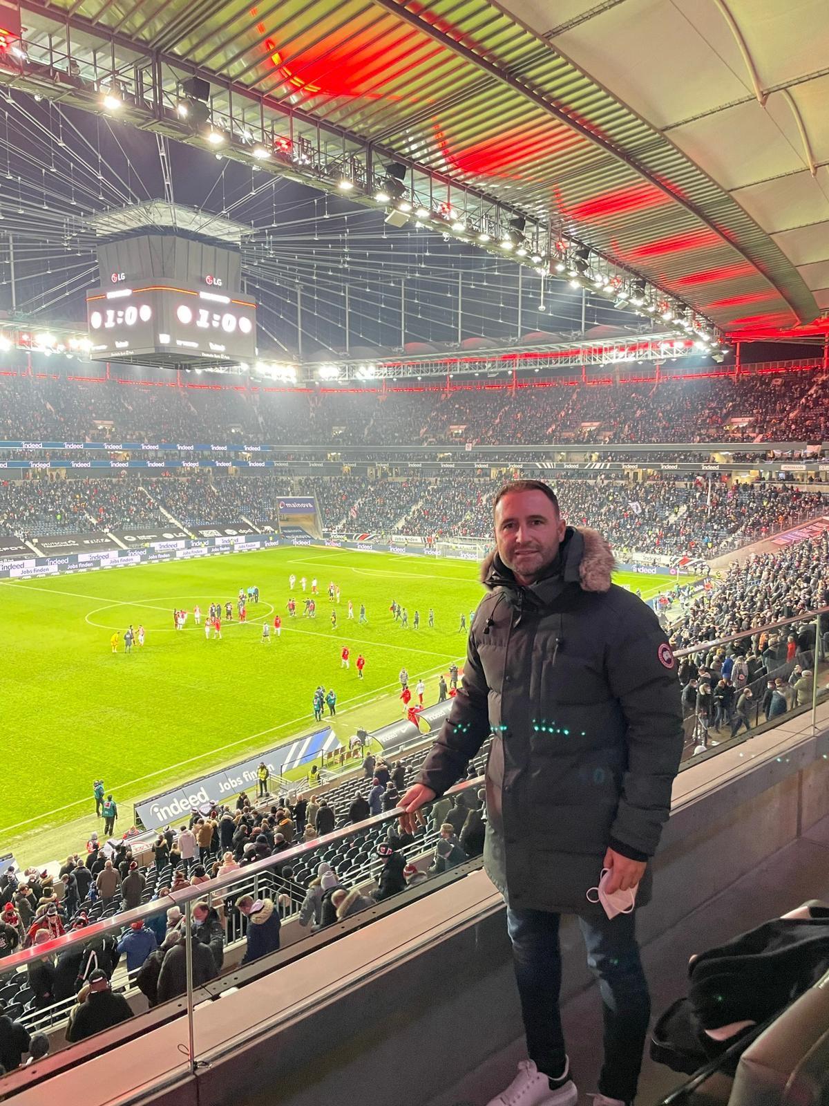 José Viñas durante un partido del Eintracht en el Deutsche Bank Arena
