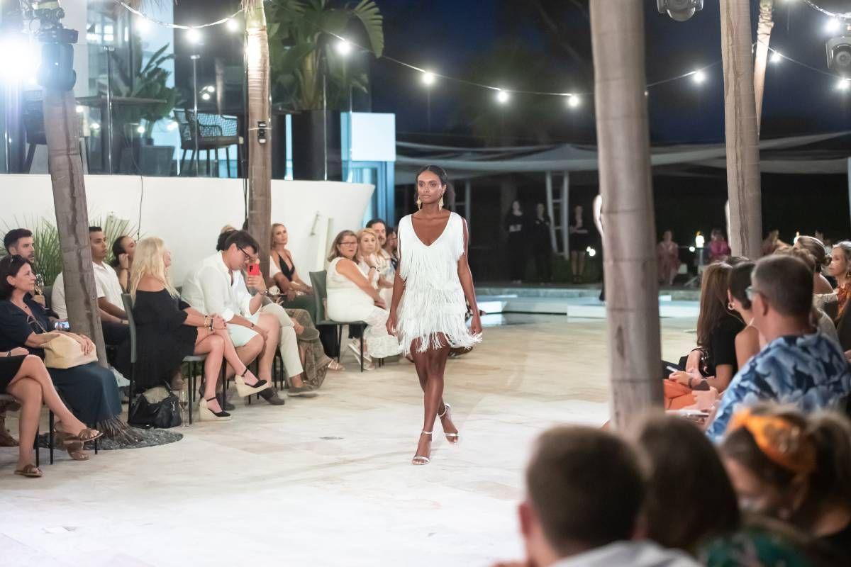 Desfile pop up de Ibiza Luxury Destination y Adlib Ibiza en el hotel Bless