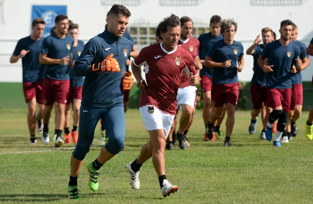 El Pontevedra prepara el derbi ante el Celta B