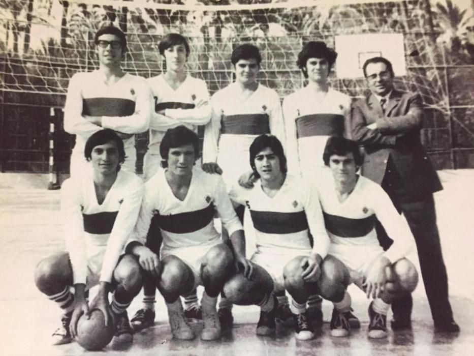 El primer equipo del Club Voleibol Elche, salido de Salesianos, formaba parte del Elche CF.