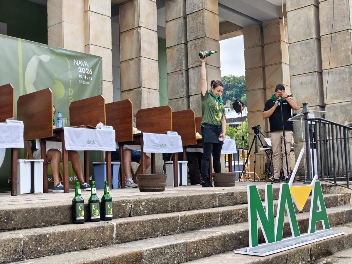 Así fue la emocionante y multitudinaria cata a ciegas para elegir la mejor sidra de Asturias en Nava