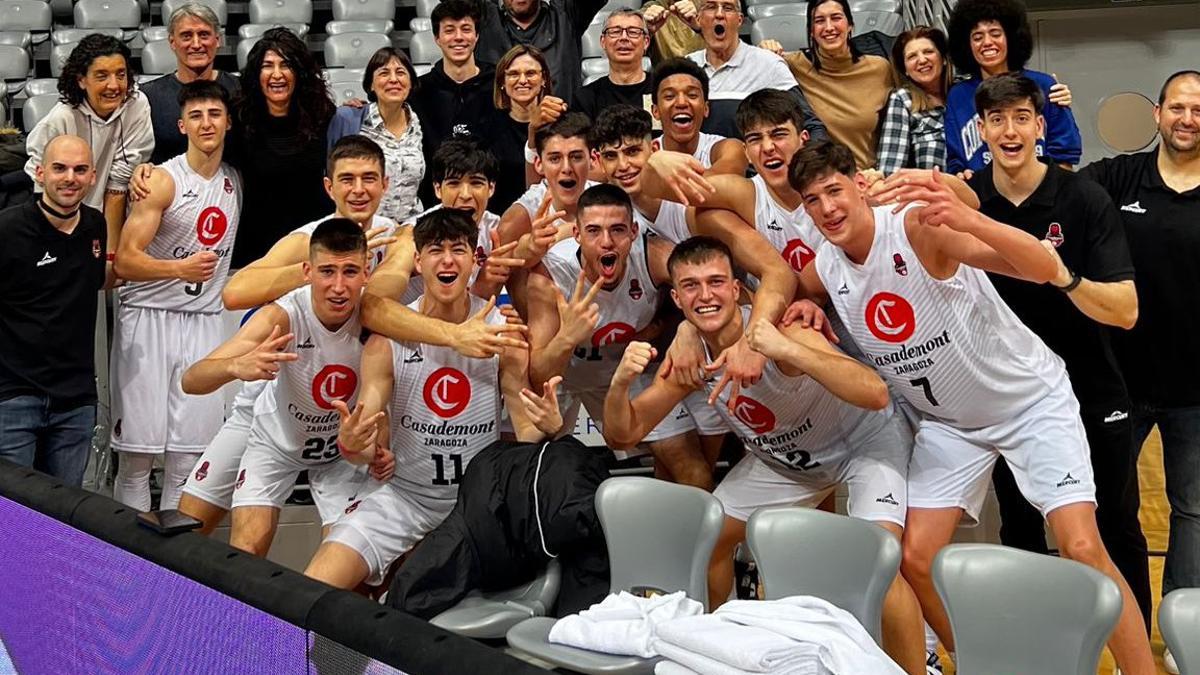 Los jugadores del Casademont celebran eufóricos el triunfo ante el Cedevita