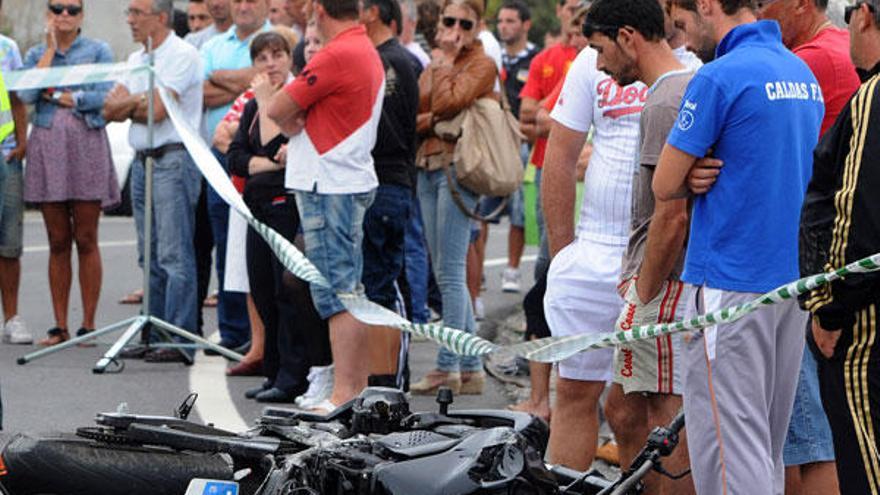 Un motorista fallece en un siniestro en A Illa a 500 metros de su casa