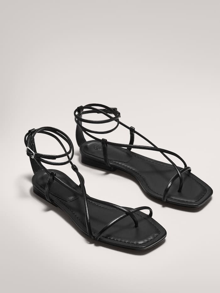 Sandalias de tiras en color negro, de Massimo Dutti