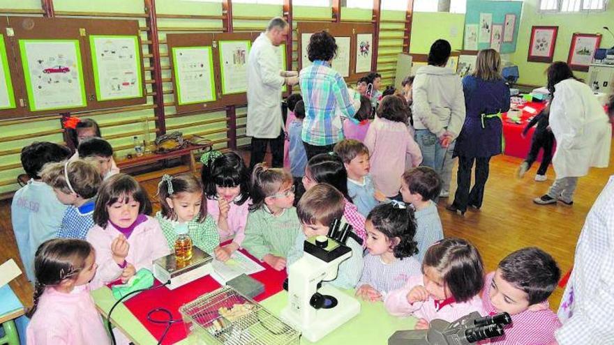 Niños de Infantil en una actividad de la Semana de la Ciencia de una edición anterior.