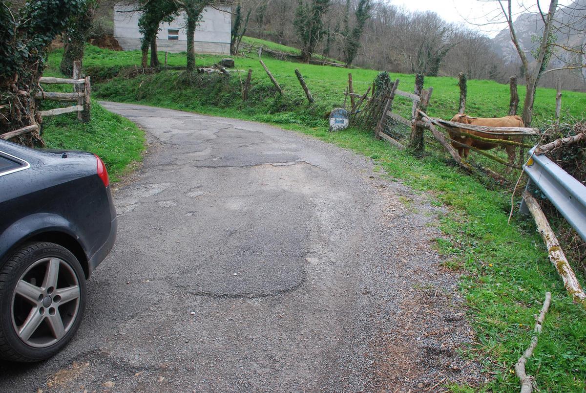 Los vecinos exigen arreglar la carretera de Abiegos (Ponga)