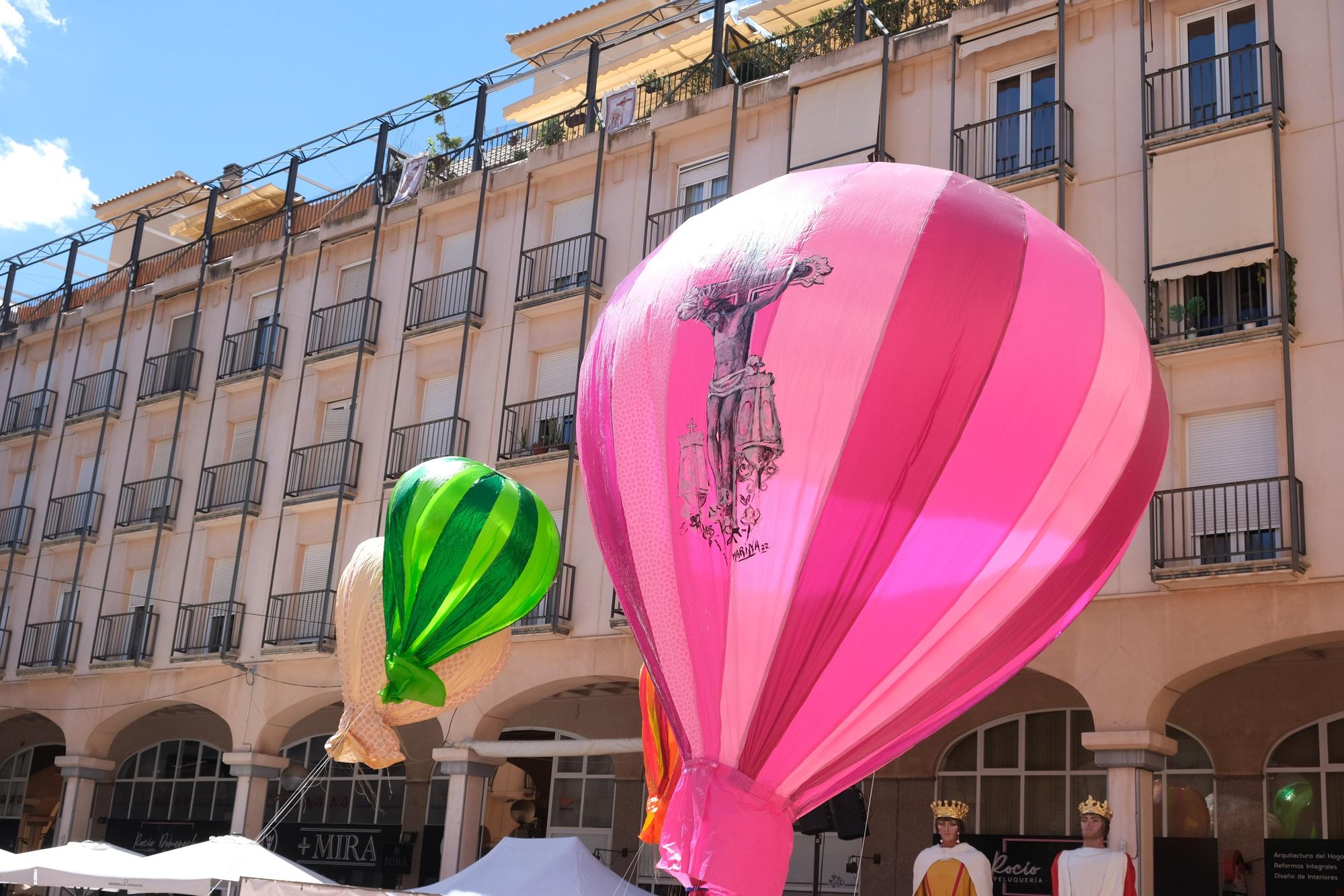 Segundo día de "Correr la traca" y suelta de globos de las Fiestas Mayores de Elda