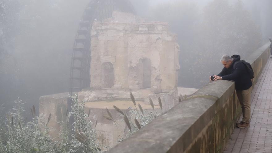 Córdoba amanece bajo la niebla: el pronóstico de la Aemet, muy abierto para comenzar el puente de la Constitución