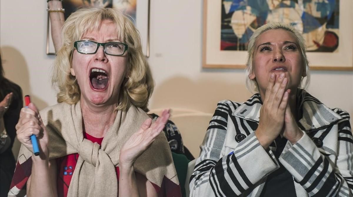 Kathleen Kennedy y su hija Jacqueline Navarro votantes de la candidata presidencial demócrata Hillary Clinton.