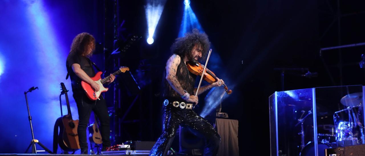 El músico, Ara Malikian, en la actuación de Torrent.