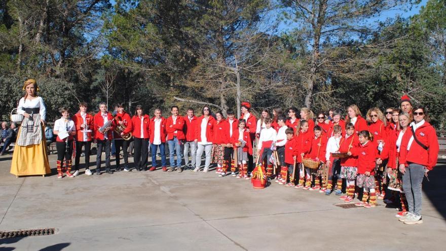 Les Caramelles de Sant Martí de Torroella exalten l’arribada de la verge a Joncadella