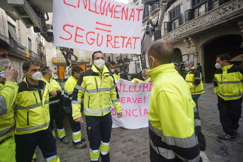 Protesta de la brigada d'enllumenat de Girona