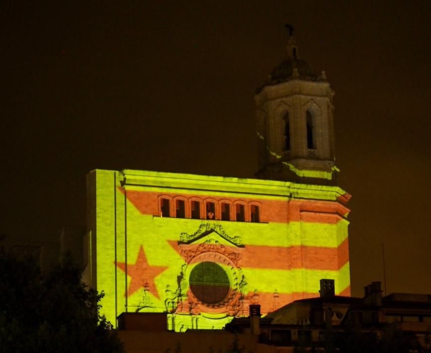 Acció reivindicativa dels CDR amb un mapping a la catedral de Girona