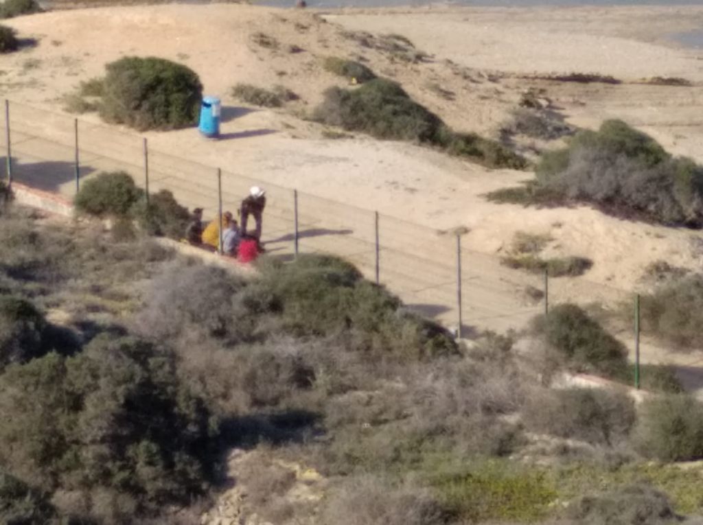 Interceptan a 12 inmigrantes tras llegar en una patera al Cabo de las Huertas