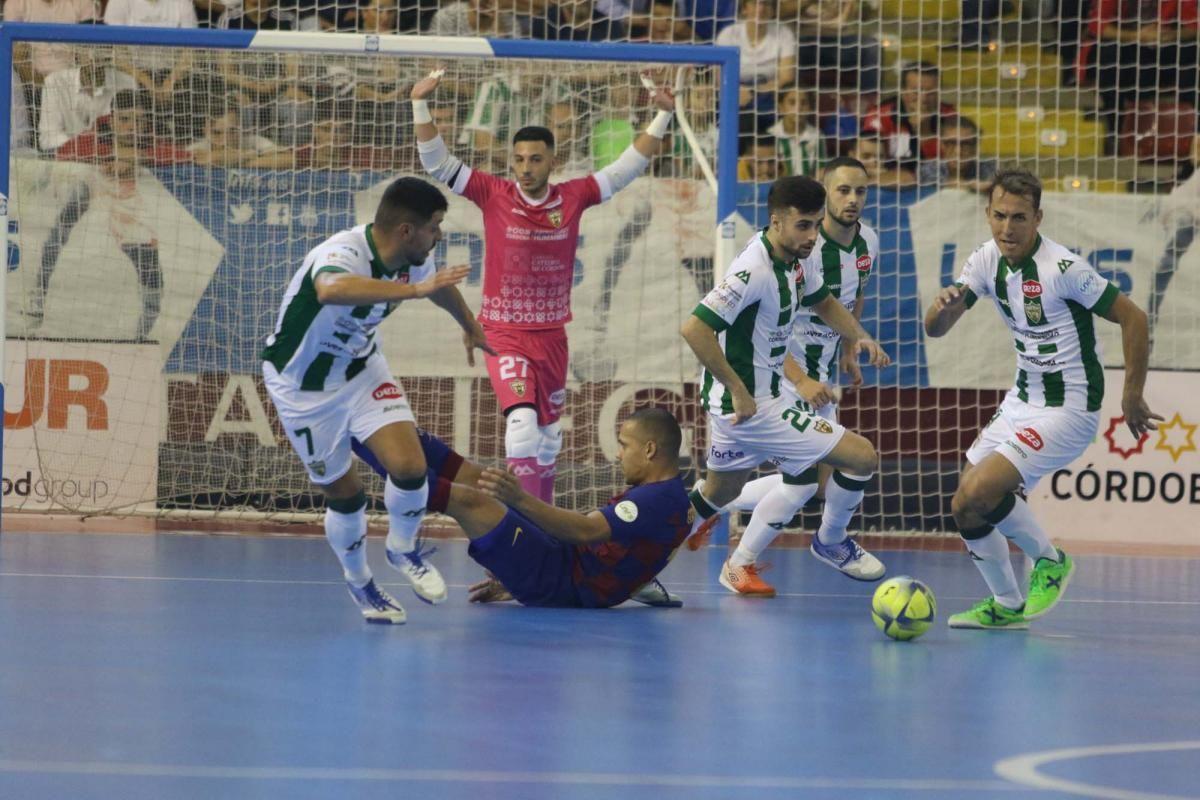 Una contra del Córdoba Futsal ante el Barca en la temporada 19-20.