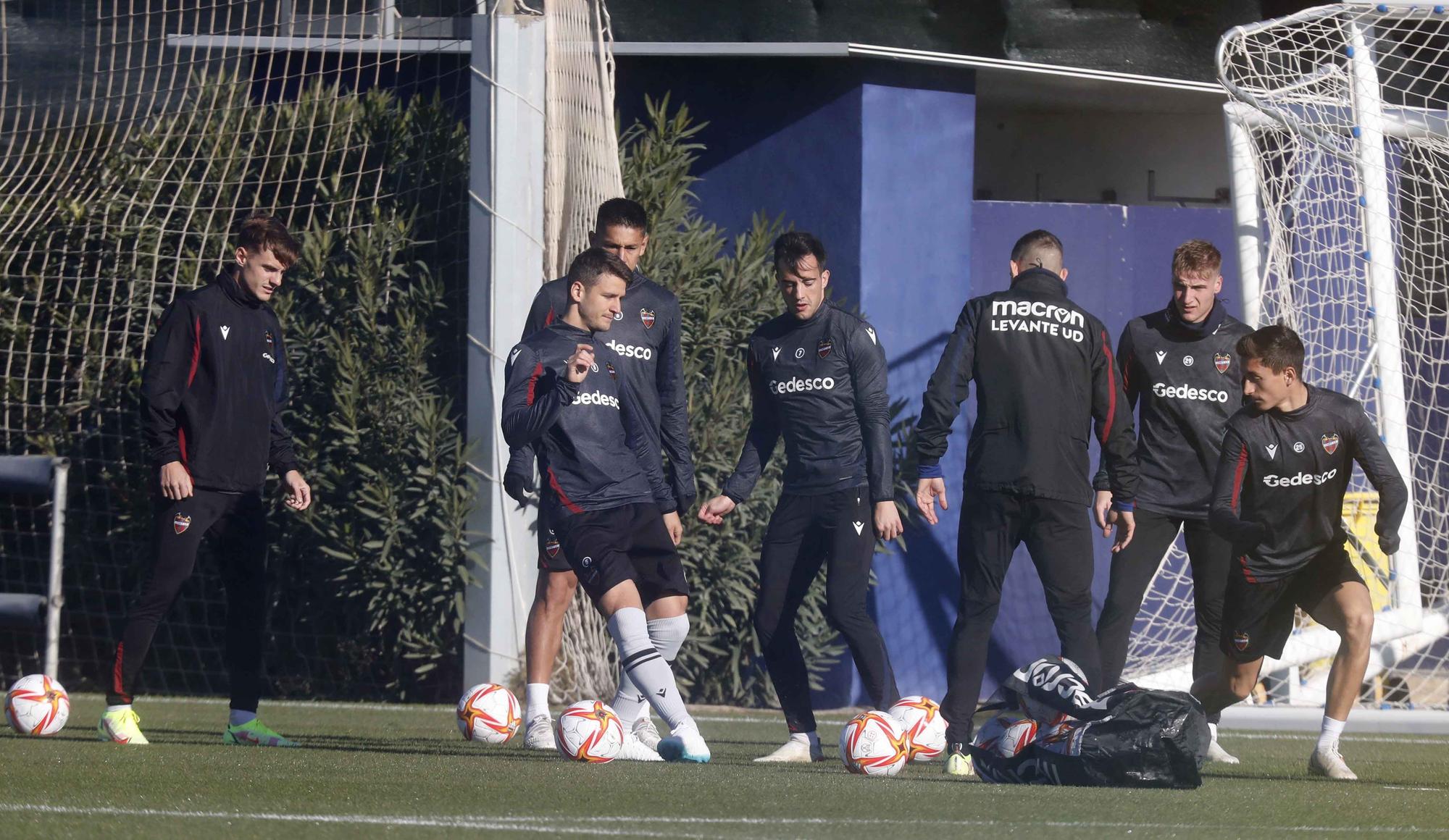 Último entrenamiento del Levante antes de viajar a Melilla