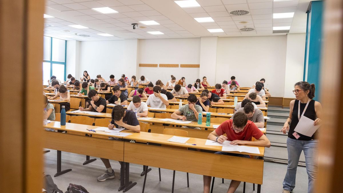 Alumnado de Castellón, en plenos exámenes de la PAU en la UJI.-