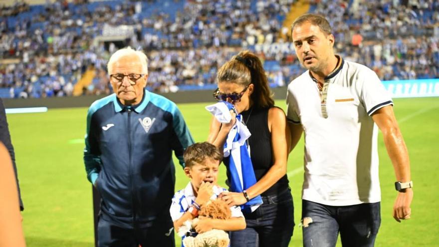 El Hércules rinde un emotivo homenaje al jugador del Alevín C fallecido
