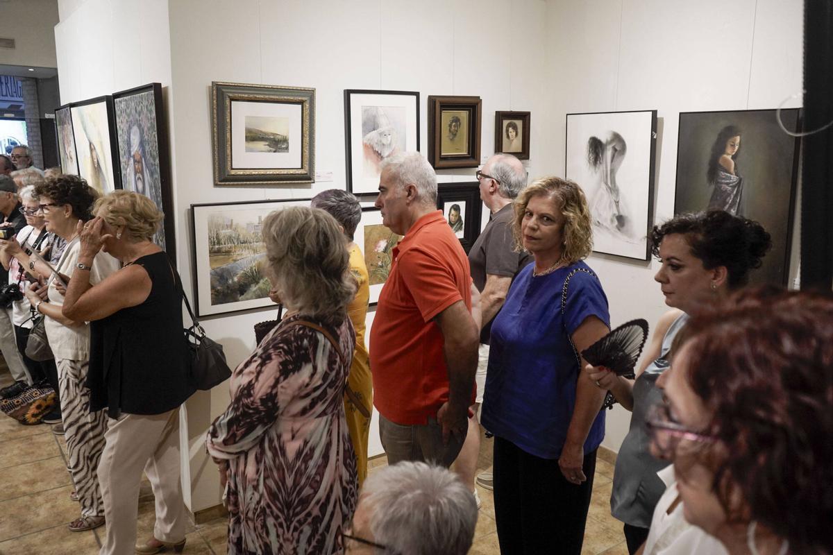 La inauguració de les pintures de Rafael López Pozo, en imatges