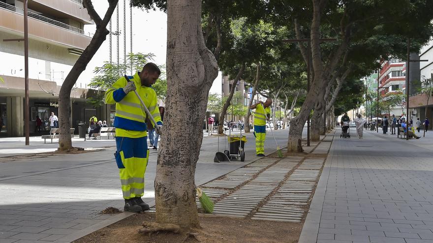 Las Palmas de Gran Canaria privatiza la limpieza viaria de cuatro barrios para atender mejor otras zonas