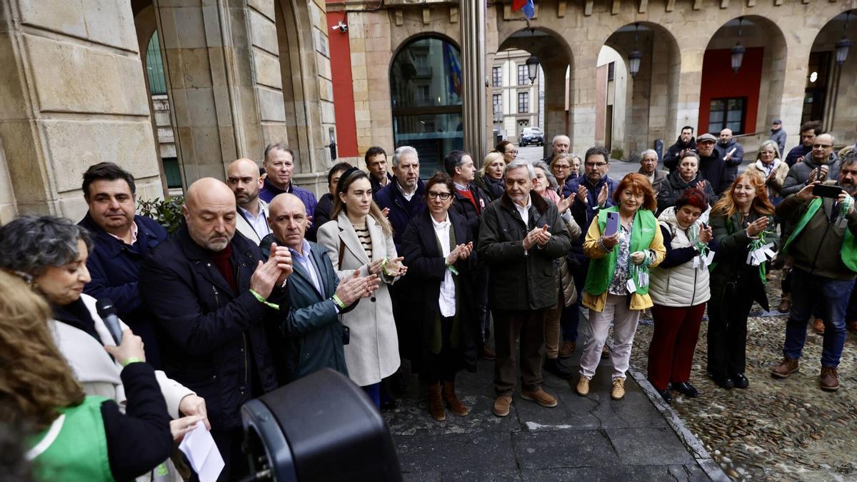 VÍDEO: Gijón reclama una atención más humana en el Día Mundial contra el Cáncer: "Somos personas con familia, trabajo, vida social y salud mental"